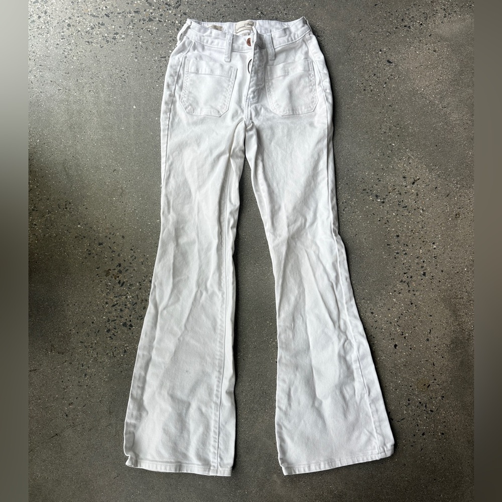 LAST CHANCE ❗️Universal Thread White High Rise Flare Jeans